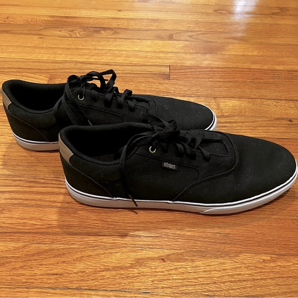 ETNIES CANVAS CASUAL SNEAKER - Picture 1 of 10